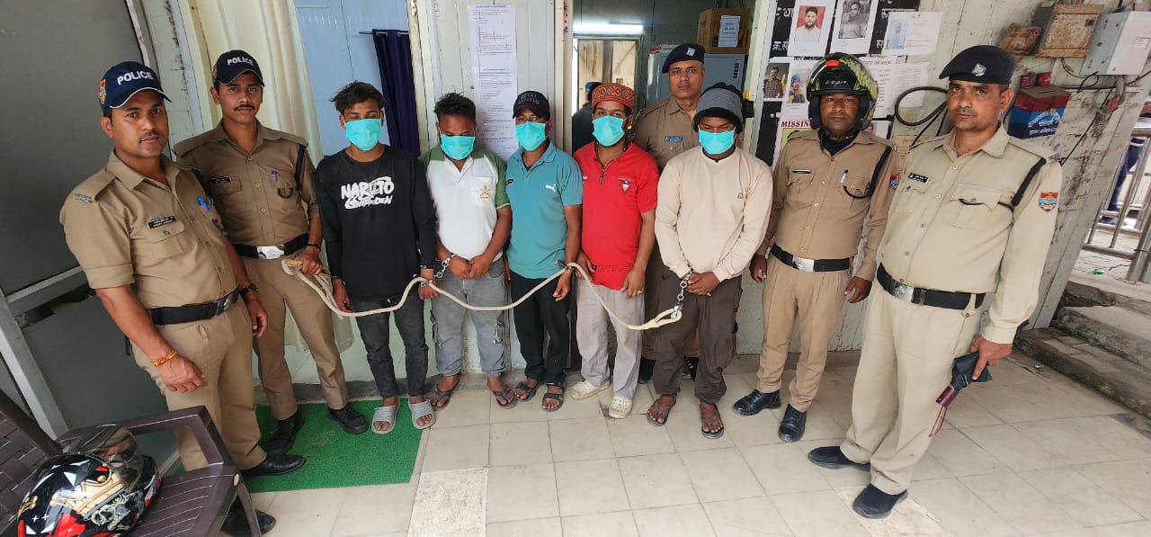 सीतापुर पार्किंग में हुई मारपीट की घटना के वायरल वीडियो का संज्ञान लेकर रुद्रप्रयाग पुलिस ने किया मुकदमा दर्ज।