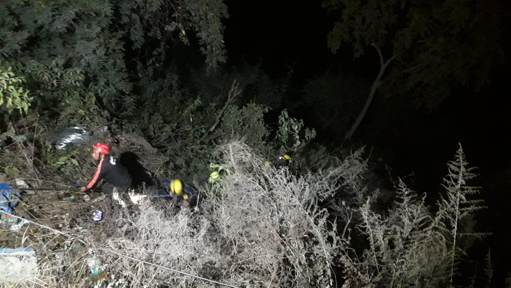 रैंतोली पेट्रोल पंप के पास खाई में गिरी बोलेरो कैम्पर,रात्रि रेस्क्यू के दौरान नदी से एक व्यक्ति मृत बरामद
