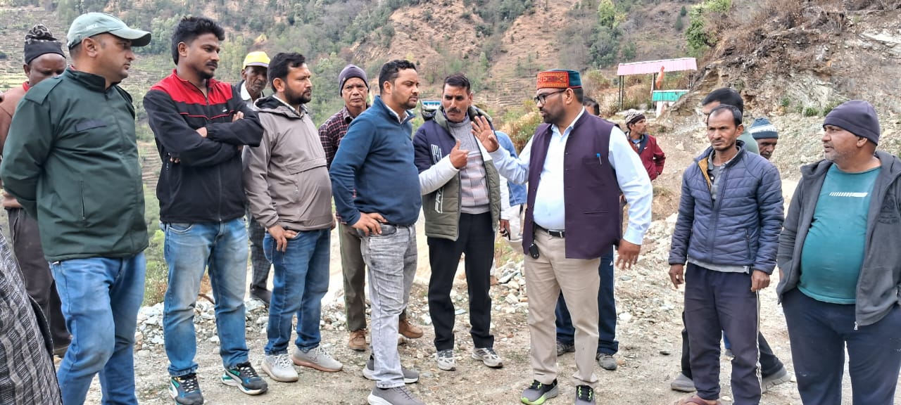 अजयबीर भण्डारी का पहला वार, सीधा विकास पर प्रहारजाबरी–केड़ा मल्ला मार्ग पर निरीक्षण, जल्द पूरा करने के निर्देश से बढ़ी उम्मीदें